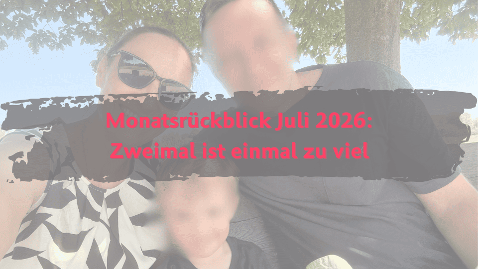 Familienfoto mit Mutter, Vater und Kind bei einem Sommerausflug