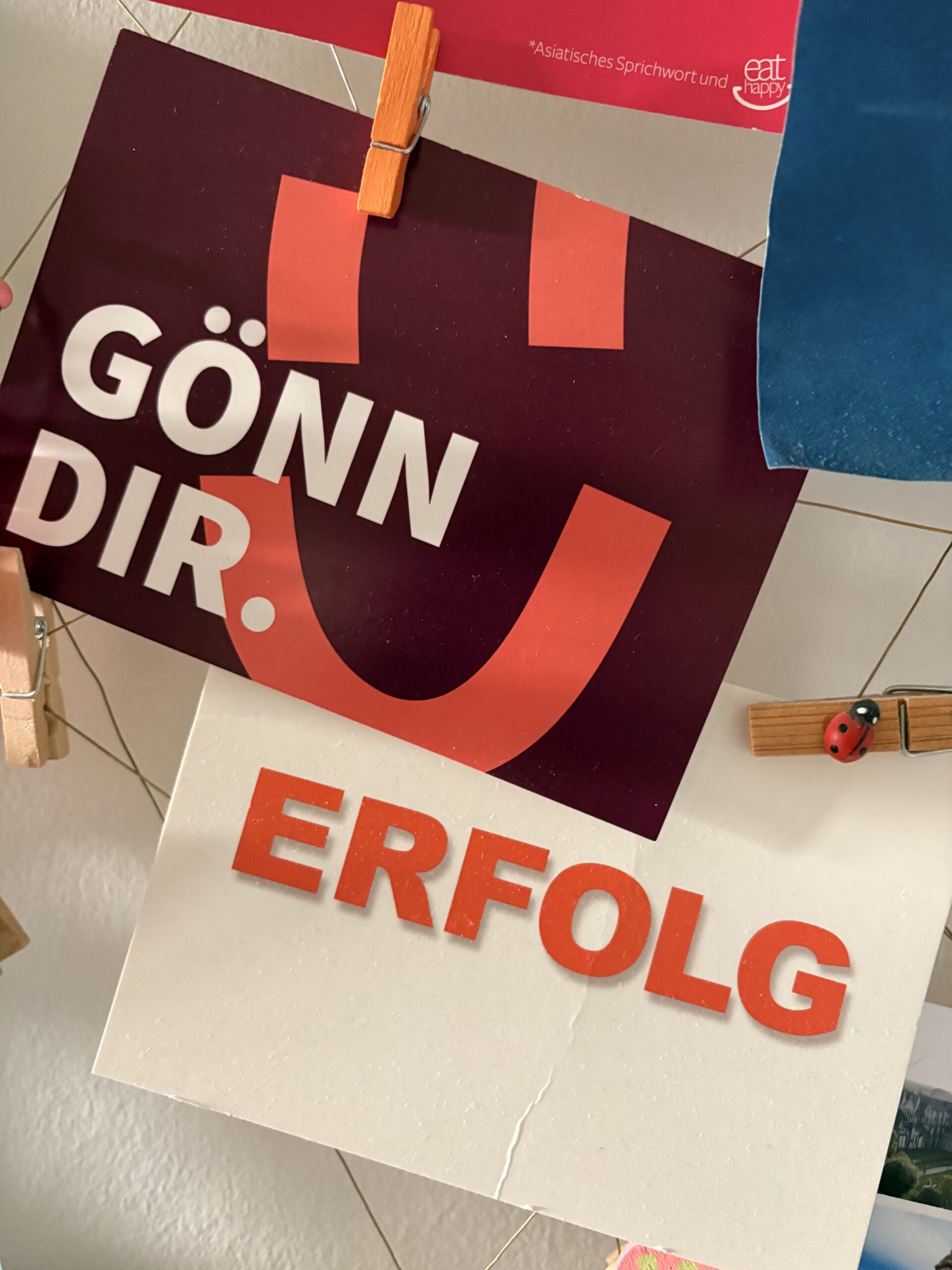 Postkarte mit der Aufschrift Gönn dir